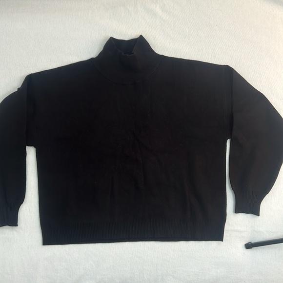 Vici Black Sweater - Picture 4 of 4